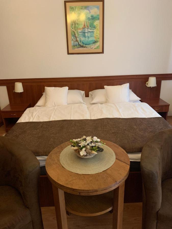 Konig Apartman Heviz Bagian luar foto